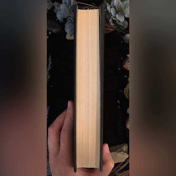 The Fates Divide - Signed First Edition - By Veronica Roth - Hardcover - Picture 5 of 15